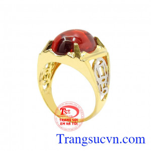 Nhẫn nam vàng kim tiền được thiết kế với kiểu dáng thời trang và phong cách.