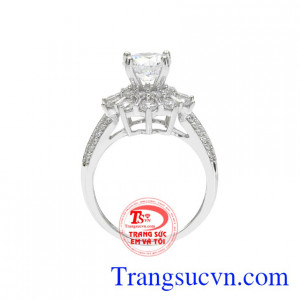 Nhẫn nữ bạc hiện đang là xu hướng trang sức được nhiều người ưa chuộng.