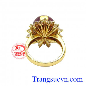 Đây cũng là loại đá hộ mệnh dành cho người sinh tháng 7 mang đến may mắn và tài lộc. Nhẫn nữ ruby ấn tượng