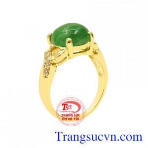 Nhẫn nữ vàng cẩm thạch may mắn được chế tác sáng bóng từ ngọc cẩm thạch và vàng 14k chất lượng.