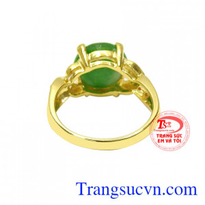 Nhẫn nữ vàng cẩm thạch may mắn phù hợp với người mệnh Mộc và Hỏa.