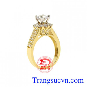 Nhẫn nữ vàng tây ấn tượng sở hữu thiết kế cổ điển nhưng vẫn hiện đại tạo nét thu hút, tạo điểm nhấn cho người đeo.