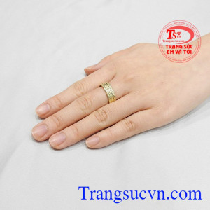 Sản phẩm chế tác từ vàng tây 18k bền đẹp, sáng bóng với thời gian. Nhẫn phong cách cá tính phái đẹp