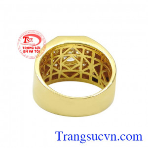 Hãy đến với Trang sức Em và Tôi để được tư vấn lựa chọn những sản phẩm phù hợp. Nhẫn vàng bản lĩnh phái mạnh