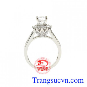 Nhẫn nữ là món trang sức được nhiều khách hàng ưa chuộng và là phụ kiện không thể thiếu giúp phái đẹp tỏa sáng.