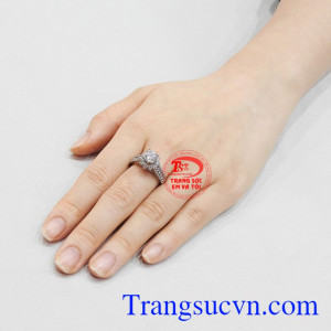 Nhẫn vàng trắng hoàn mỹ