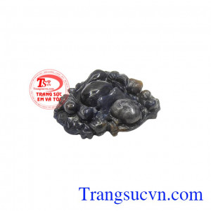 Sản phẩm chạm khắc tinh xảo, đẹp mắt, là món quà ý nghĩa để dành tặng cho người thân và bạn bè. Phật di lặc hưng thịnh đá sapphire