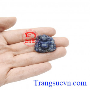 Chạm khắc từ đá saphir thiên nhiên đẹp mắt, sang trọng và tinh tế. Phật di lặc sapphire phát tài