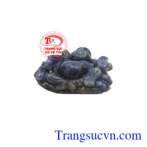 Sản phẩm thường được bọc vàng hoặc bạc để làm trang sức phong thủy. Phật di lặc sapphire phát tài