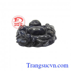 Chính vì vậy mà rất nhiều khách hàng đã lựa chọn mặt phật di lặc làm trang sức. Phật di lặc sapphire tốt lành