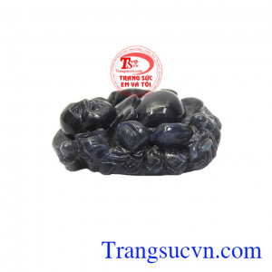 Theo truyền thuyết, niềm vui lớn nhất của vị phật này là biến những lo âu, buồn phiền, áp lực hay giận giữ của con người thành hạnh phúc. Phật di lặc sapphire tốt lành