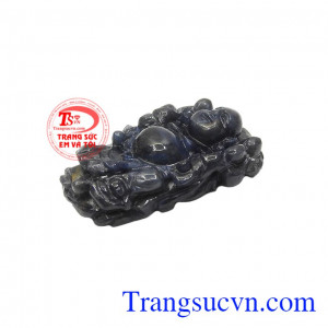 Chỉ cần nhìn ngắm khuôn mặt phật, người buồn phiền cũng thấy vui lên. Phật di lặc sapphire vui vẻ