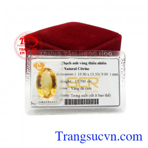 Thạch anh vàng ép vỉ phát tài là vật mà người Hồng Kông luông mang theo như lá bùa may mắn khi tham gia cá cược hoặc thi đấu. 