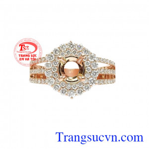 Được thiết kế và chế tác tinh xảo bởi đôi tay người thợ tài hoa mang tới cho phái đẹp chiếc nhẫn vô cùng ấn tượng. Vỏ nhẫn nữ kim cương quyến rũ