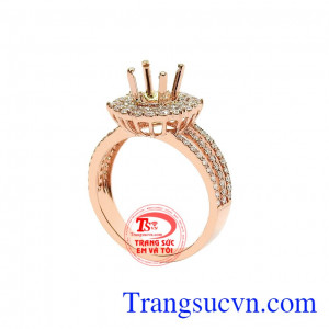 Vỏ nhẫn nữ kim cương quyến rũ với kiểu dáng sang trọng, phong cách.