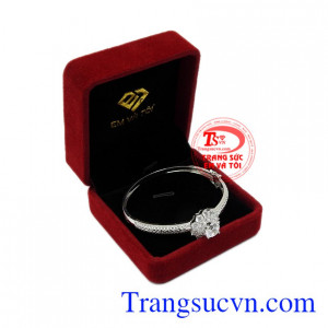 Vòng bạc nữ tinh tế chất lượng.