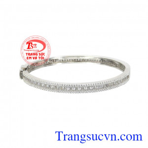 Vòng tay bạc sang trọng
