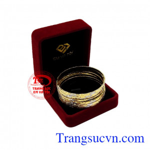 Sản phẩm có thể đặt chế tác theo yêu cầu, giao hàng toàn quốc, thanh toán an toàn. Vòng tuần vàng phong cách