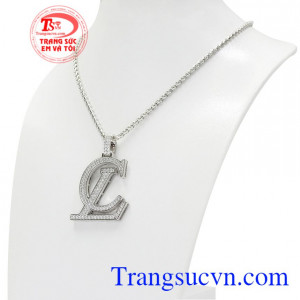 Bộ mặt dây này sẽ giúp nam giới toát lên được phong cách riêng biệt và thu hút hơn.