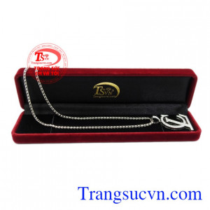 Bộ mặt dây chữ thời thượng
