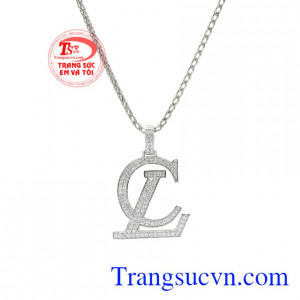 Bộ mặt dây chữ thời thượng nhận đặt chế tác theo yêu cầu.