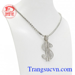 Trang sức vàng nam hiện đang là xu hướng được nam giới vô cùng ưa chuộng vừa thể hiện được cá tính vừa tôn lên vẻ nam tính và mạnh mẽ cho phái mạnh.