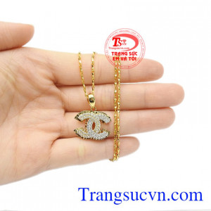 Bộ mặt dây thời thượng phái đẹp tinh tế.