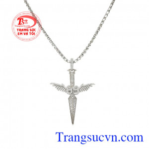 Bộ trang sức kiếm phong cách dễ dàng kết hợp cùng nhiều kiểu trang phục.