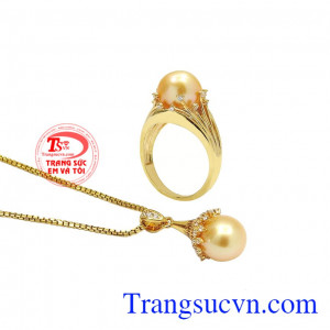 Bộ trang sức ngọc trai rạng ngời là món quà ý nghĩa dành tặng cho phái đẹp.