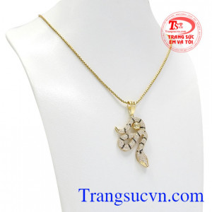 Bộ trang sức rắn phong cách mang đến cho người dùng bộ sản phẩm ấn tượng và cá tính. 