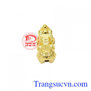 Chiếc charm vàng này sẽ là món quà lý tưởng để dành tặng cho người thân, đồng nghiệp hay bạn bè.
