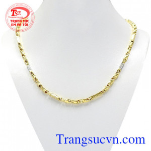 Dây chuyền nam vàng tây thành đạt là sản phẩm mới hiện đang là xu hướng mẫu dây chuyền được lựa chọn nhiều.
