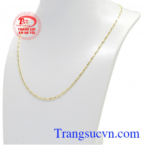 Dây chuyền nữ tính vàng tây với kiểu dáng bền đẹp, thời trang. 
