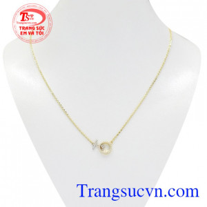 Dây chuyền vàng nữ dễ thương hiện đang là mẫu sản phẩm được nhiều phái đẹp yêu thích.