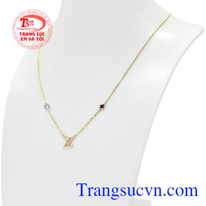 Thiết kế sang trọng, hợp thời trang mang đến cho người dùng sự tự tin và quyến rũ. Dây chuyền vàng nữ thanh lịch