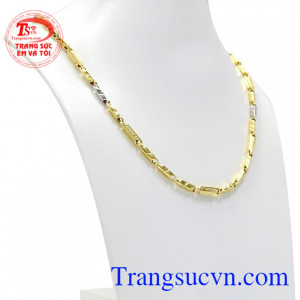 Việc tặng quà bằng trang sức vàng cũng dần phổ biến bởi nó vừa thể hiện được tấm lòng vừa mang lại may mắn cho người nhận.