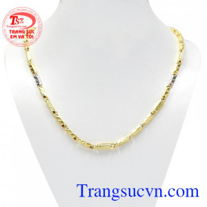 Dây chuyền vàng tây phái mạnh được chế tác độc đáo giúp nam giới trở nên thu hút hơn trong mắt các nàng.