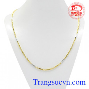 Dây chuyền vàng xu hướng hiện đang là mẫu dây chuyền được yêu thích tại trang sức Em và Tôi.