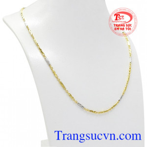 Với thiết kế cá tính tạo nên thần thái thời trang và phong cách cho người đeo.