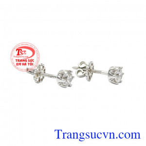 Thiết kế này giúp cho người dùng dễ dàng kết hợp cùng nhiều kiểu trang phục đi chơi, đi làm hoặc dạo phố. Hoa tai kim cương nhỏ xinh