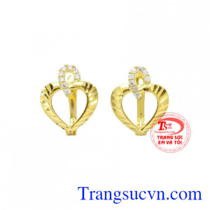 Hoa tai nữ vàng trái tim được chế tác theo công nghệ hiện đại mang đến một sản phẩm hoàn hảo.