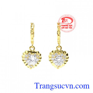 Hoa tai trái tim dễ thương được chế tác tinh xảo mang đến vẻ xinh xắn cho người đeo.