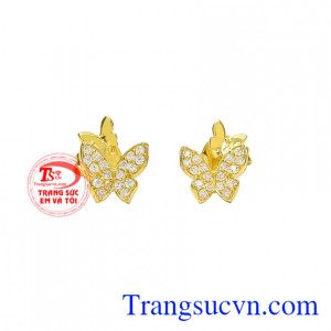 Hoa tai vàng hồ điệp được chế tác tinh xảo mang đến vẻ nữ tính và nhẹ nhàng cho người đeo.