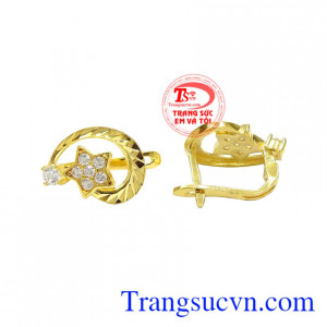 Đôi hoa tai này sẽ giúp cho phái đẹp tự tin tỏa sáng, hợp với xu hướng thời trang hiện nay.