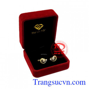 Hoa tai vàng tây duyên dáng tinh tế.