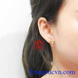 Hoa tai vàng tây duyên dáng