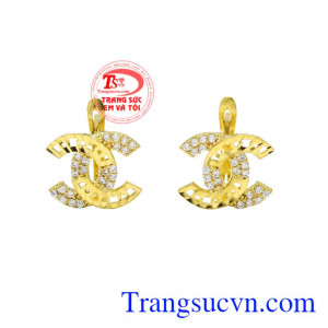 Hoa tai vàng tây sành điệu mang tới vẻ đẹp thời thượng và cá tính đến cho người đeo.