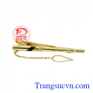 Sản phẩm được gắn hai viên kim cương khiến chiếc kẹp cà vạt thêm phần đẳng cấp. Kẹp caravat kim cương đẹp