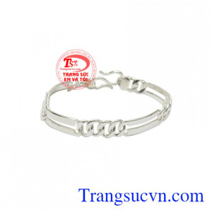 Lắc bạc nam nhỏ được chế tác hợp với xu hướng hiện nay giúp người đeo hợp thời trang hơn.