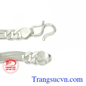 Chiếc lắc tay này phù hợp với mọi trang phục và lứa tuổi và còn giúp kháng khuẩn bảo vệ sức khỏe cho phái mạnh.